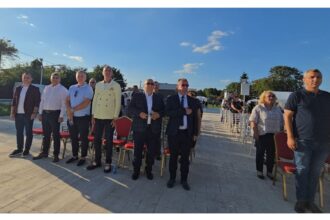 foto video liderul organizatiei judetene a psd constanta si o parte dintre primarii psd din judet prezenti la cumpana la deschiderea festivalului suberecului 68cd7334d9f54