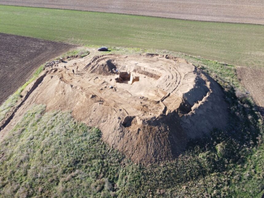 galerie foto descoperiri impresionante la mangalia in cea mai mare movila funerara din sudul dobrogei 68b8cc7584427