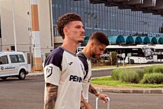 galerie foto tricolorii decoleaza spre cipru imagini cu elevii lui lucescu de pe aeroport 68bda5fd0bd07