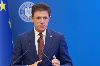 gica popescu scarbit s a ridicat si a plecat 68c7af8f54fac
