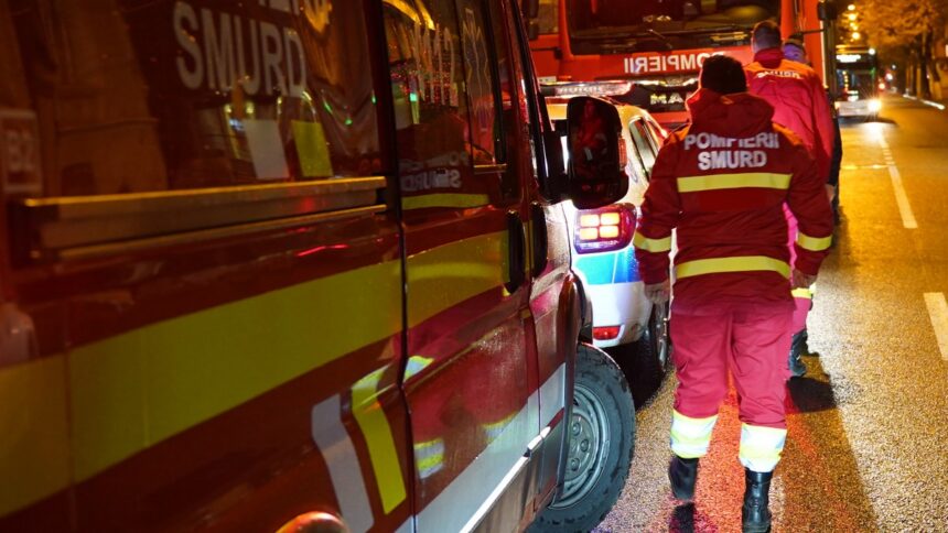 grav accident in zona comunei ostrov intre o masina si un tractor o victima inconstienta 68c3070d24596