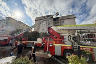 incendiu violent la mansarda unui bloc din constanta zeci de persoane s au evacuat 68c7dbf6728bc