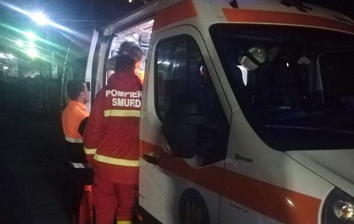 Scenă de Groază: Asistent Medical Atacat cu Cuțitul de Către Pacientul pe Care Îl Transporta la Psihiatrie 1 incident socant ambulantier injunghiat de pacientul pe care il transporta la psihiatrie 68da6d38a6076