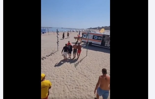 interventie de urgenta a salvamarilor din eforie dupa ce un turist a facut preinfarct 68b7fd4396d60