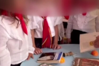 isj satu mare verificari dupa dupa ce copiii au primit cravate de pionieri sau soimi ai patriei si materiale despre ceausescu 68c0f8e9bffd3
