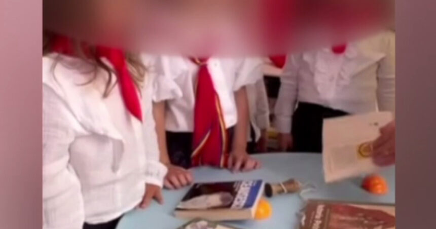 isj satu mare verificari dupa dupa ce copiii au primit cravate de pionieri sau soimi ai patriei si materiale despre ceausescu 68c0f8e9bffd3