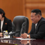 kim jong un s a afisat cu un ceas elvetian de lux la beijing cat costa bijuteria de la mana dictatorului nord coreean 68baa9db735de