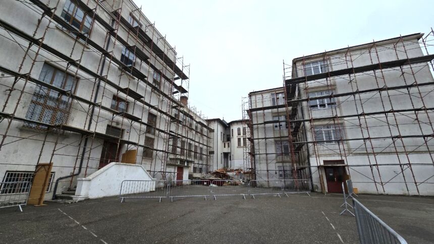 la colegiul mihai eminescu din constanta anul scolar a inceput cu scoala altfel si saptamana verde din cauza lucrarilor de reabilitare iata ce spune directorul unitatii de invatamant 68bfe89277640
