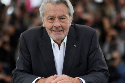 la un an de la moartea lui alain delon incepe razboiul pentru avere fiul cel mic al marelui actor isi da in judecata fratii 68b9355c81ef9