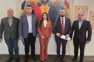 live foto video senatorul aur constanta nicolae vlahu intalnire cu prefectii din constanta si tulcea si alte autoritati pe tema decolmatarii canalelor de la dunare 68c18e7c418ee