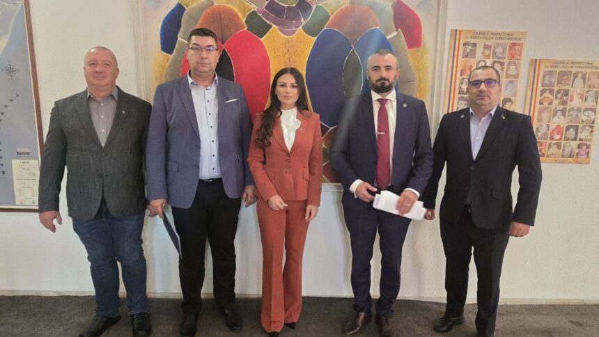 live foto video senatorul aur constanta nicolae vlahu intalnire cu prefectii din constanta si tulcea si alte autoritati pe tema decolmatarii canalelor de la dunare 68c18e7c418ee