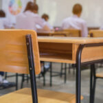 mama a doi copii care au plecat din romania din cauza sistemului de educatie in spania accentul cade pe curiozitate si cercetare 68b80b0d14bef