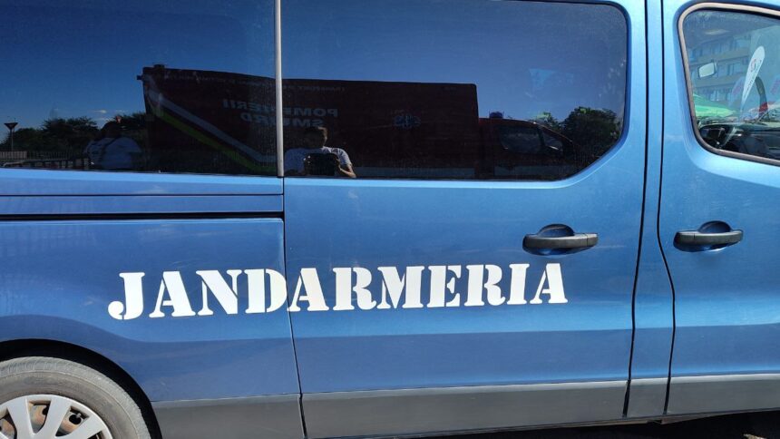medgidia un tanar s a panicat cand i a vazut pe jandarmi avea si motiv iata ce a aruncat pe jos 68d7bfad86887