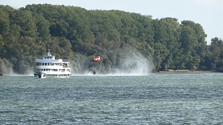 misiune de stingere a incendiului izbucnit ieri in zona sireasa din delta dunarii 68c30d79f0eda