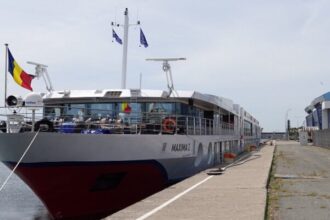 nava fluviala de pasageri maxima i escala in portul constanta 68d53c2ae8145