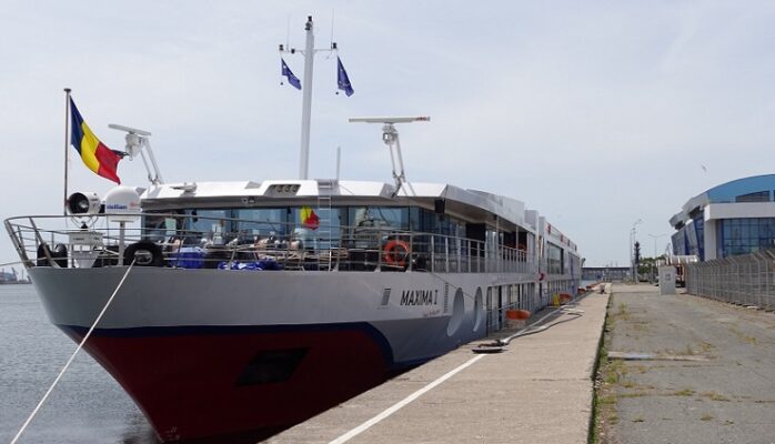 nava fluviala de pasageri maxima i escala in portul constanta 68d53c2ae8145