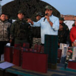 nicolas maduro cheama populatia venezuelei in cazarmi pentru a invata sa traga cu arma 68c557f7e34b3