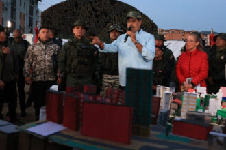 nicolas maduro cheama populatia venezuelei in cazarmi pentru a invata sa traga cu arma 68c557f7e34b3