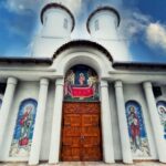Noapte de spiritualitate la Biserica Ovidiu I: Îmbrăcămintea Preacuvioasei Parascheva de la Iași, oferită spre venerare 2 noapte de rugaciune la biserica ovidiu i vesmantul preacuvioasei parascheva de la iasi expus spre inchinare 68da742c96a8f