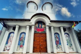 noapte de rugaciune la biserica ovidiu i vesmantul preacuvioasei parascheva de la iasi expus spre inchinare 68da742c96a8f