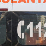 o ambulanta care transporta un pacient a fost implicata intr un accident cu o masina in bucuresti doua persoane sunt ranite 68c6a86abf05d