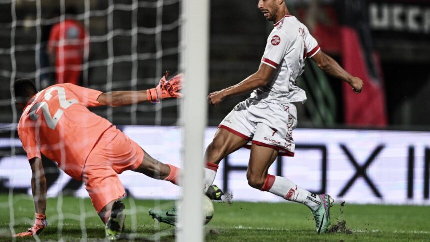 oficial cfr cluj a transferat astazi un atacant italian de 30 de ani de serie c cu cifre jenante 68cbeded778eb