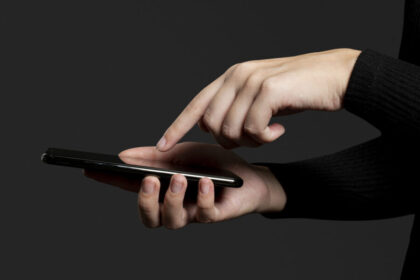 oficial tanarul suspectat ca ar fi trimis mailuri de amenintare in scoli a fost arestat vezi aici decizia judecatorilor 68d6e23c01729