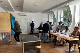 peste 1 000 de cetateni moldoveni au votat deja la sectia deschisa la constanta 68d953fe2349b