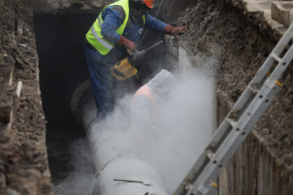 peste 1 100 de blocuri dintr un sector al capitalei raman fara apa calda cinci zile termoenergetica repara conducte vechi de 40 de ani 68b56e0e2f352