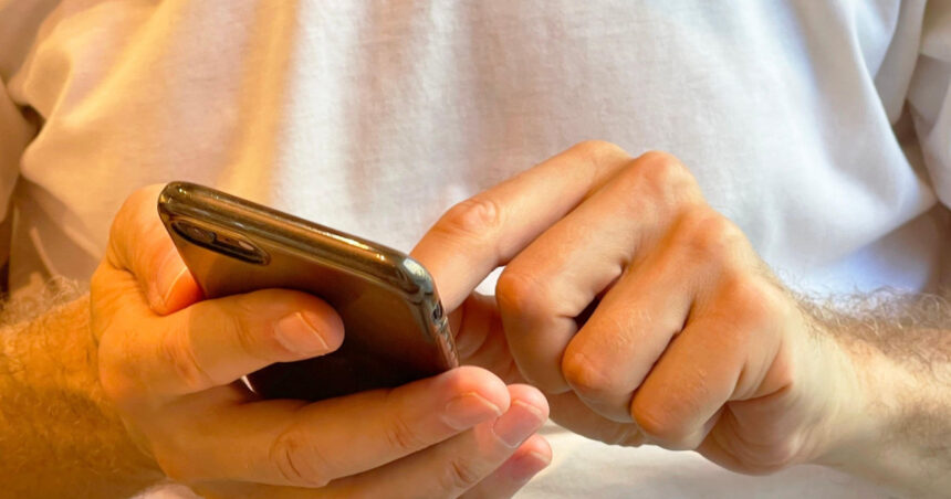 politia atrage atentia asupra unei noi metode de frauda folosind whatsapp semnele care arata ca avem de a face cu o inselaciune 68cac392f075f