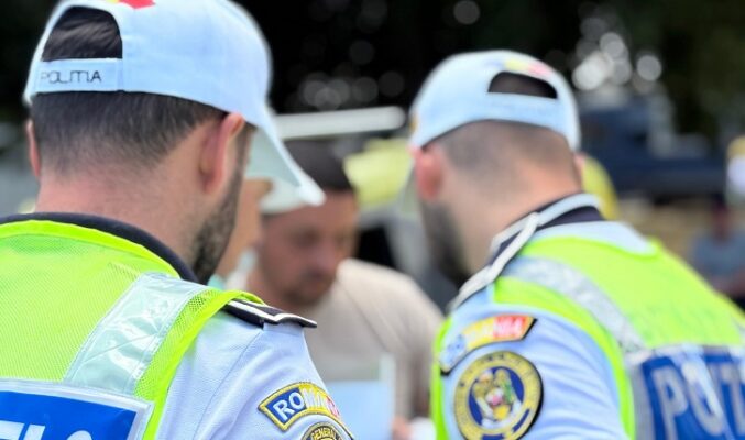 politist de la serviciul siguranta rutiera acrosat cu autoturismul de un sofer pe dn39 68b81f25899ee