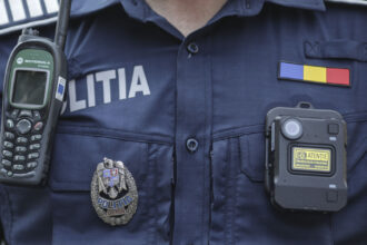 politist injunghiat la spitalul din lupeni in timpul unei interventii atacatorul imobilizat de agenti 68bc4dc3b5f8a