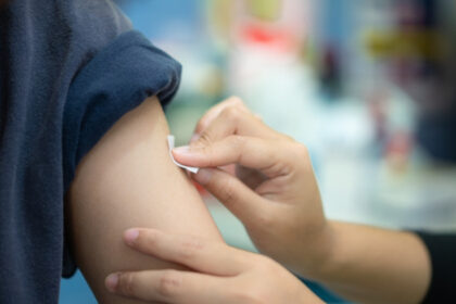 polonia verifica registrele de vaccinare ale unui numar de 100 000 de copii parintii risca amenzi mari 68d6baaa6301b