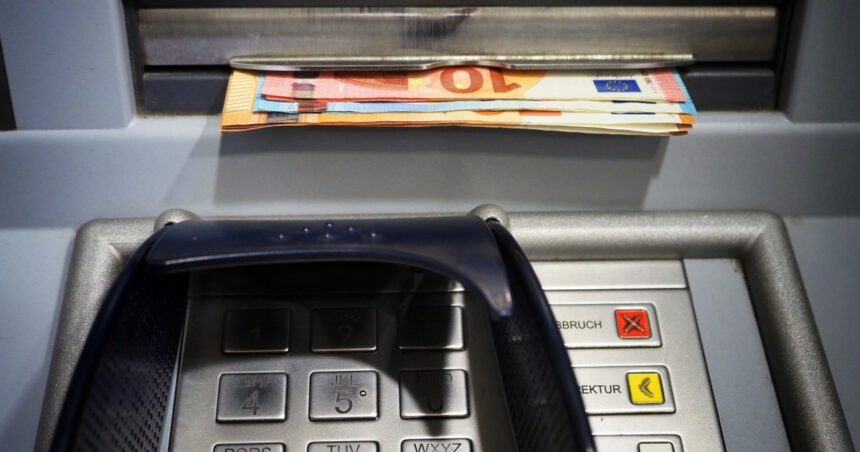 preluare unei banci din romania se apropie de final ce trebuie sa faca clientii ca sa si poata accesa banii din conturi 68bc062d71ebb