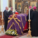 premierul ilie bolojan la catafalcul cardinalului lucian muresan sunt prezent in semn de respect pentru viata acestuia 68d7e0f758573