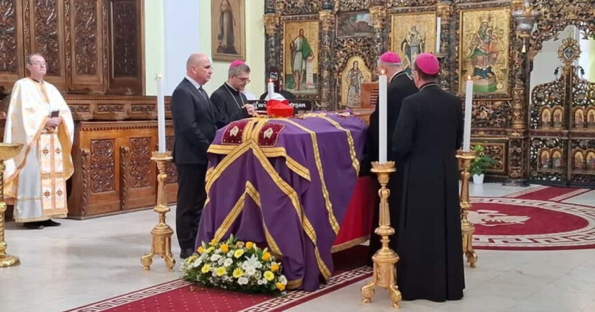 premierul ilie bolojan la catafalcul cardinalului lucian muresan sunt prezent in semn de respect pentru viata acestuia 68d7e0f758573
