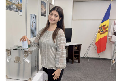 primul votant la alegerile din republica moldova o studenta din japonia iesiti la vot daca va iubiti tara 68d8d8f7d7681