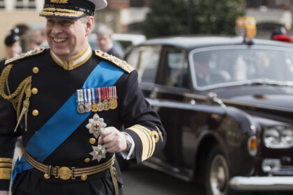 printul andrew a zburat cu lolita express pe insula lui epstein pentru sedinte de masaj gimnastica si yoga noi dezvaluiri 68d7a53f31ed9