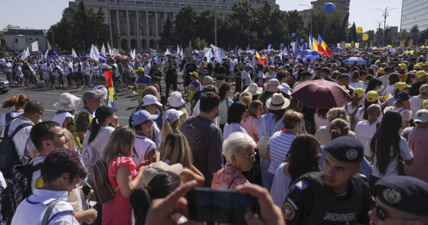 proteste ale sindicalistilor din administratie luni in bucuresti ei ameninta cu greva generala ilie bolojan i a invitat la discutii 68c6c47ea1f9f