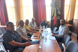 reprezentantii sindicatelor si organizatiilor de rezervisti din judetul constanta s au intalnit cu senatorul aur nicolae vlahu ce au discutat 68baaf184e752