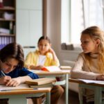 revolta la scoala din cotu vaii parintii nemultumiti de comasarea claselor a vii a si a viii a iata ce spune directorul unitatii de invatamant 68bf9b2637c34