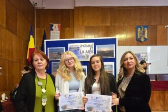 sara yael ionescu si stefania anamaria sescioreanu de la liceul ovdius din constanta premiate la concursul judetean intitulat lhomme et la mer 68d635efebb7d