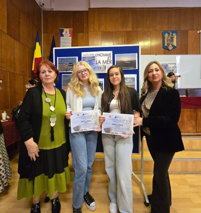 sara yael ionescu si stefania anamaria sescioreanu de la liceul ovdius din constanta premiate la concursul judetean intitulat lhomme et la mer 68d635efebb7d