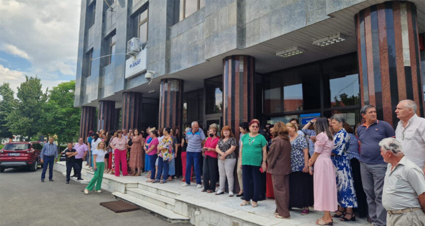 sindicalistii din finante ies in strada anunta pichetarea sediului ministerului finantelor care sunt nemultumirile acestora 68b7ea882c71f