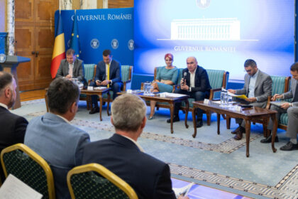 sindicatele din administratie ameninta cu greva generala revoltate de cel mai mare val de concedieri din ultimii 30 de ani 68b706e344914