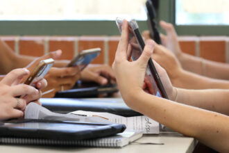 tara din nordul europei care interzice utilizarea telefoanelor mobile in scoli cum stau lucrurile in romania 68c9a0e599e07