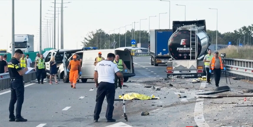 tragedie fara margini trei muncitori spulberati pe a1 in timp ce trasau marcaje rutiere 68b7fd6238163