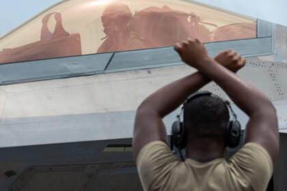 un avion f 22 raptor al fortelor aeriene ale sua a facut cea mai lunga lansare a unei rachete aer aer din istorie 68cb1c79a07ca