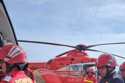 un avion s a prabusit langa o unitate militara doua persoane preluate de echipajele medicale 68d8098878a86