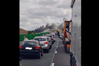 un camion incarcat cu granule de plastic a luat foc pe autostrada a2 circulatia rutiera a fost deviata 68d6878d06cb5